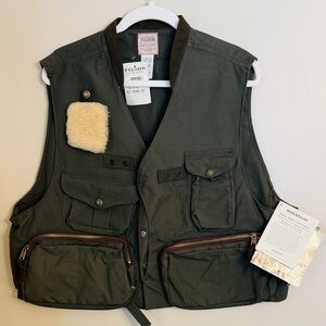 Filson Fly Fishing Guide Vest Made in USA; 100% cotton shelter cloth.